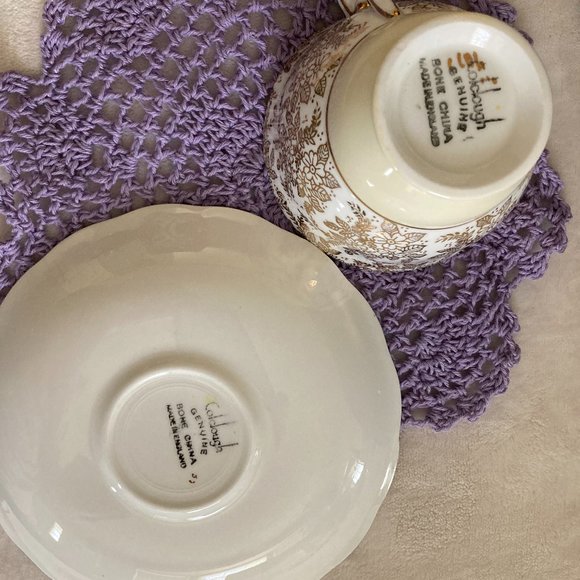 Colclough Genuine Bone China Made in England Gold Floral Tea Cup and Saucer - Picture 5 of 8